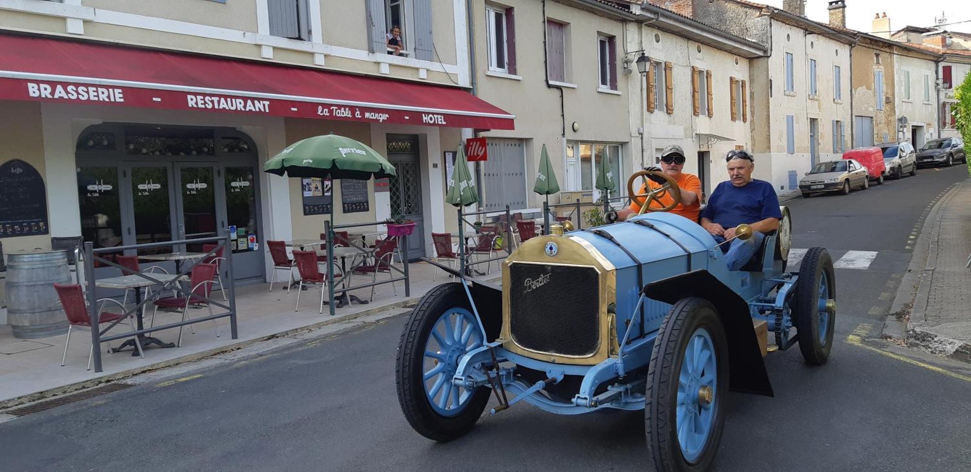 Logis Hotel Du Champ De Foire Saint-Aulaye-Puymangou Экстерьер фото
